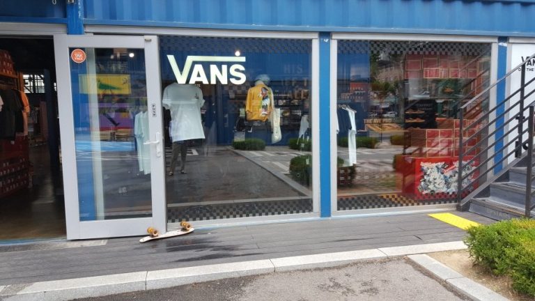 Vans – COMMON GROUND Branch [Tax Refund Shop] (반스 건대커먼그라운드)