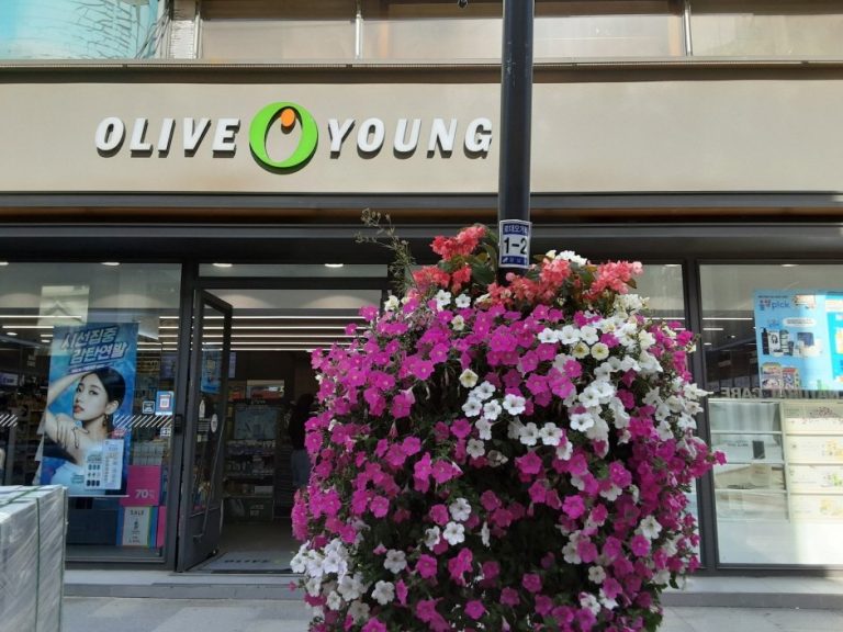 Olive Young – Apgujeong Rodeo Branch [Tax Refund Shop] (올리브영 압구정로데오)