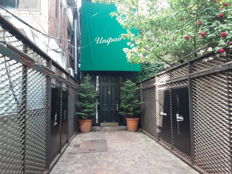 Unipair – Apgujeong Branch [Tax Refund Shop] (유니페어 압구정)