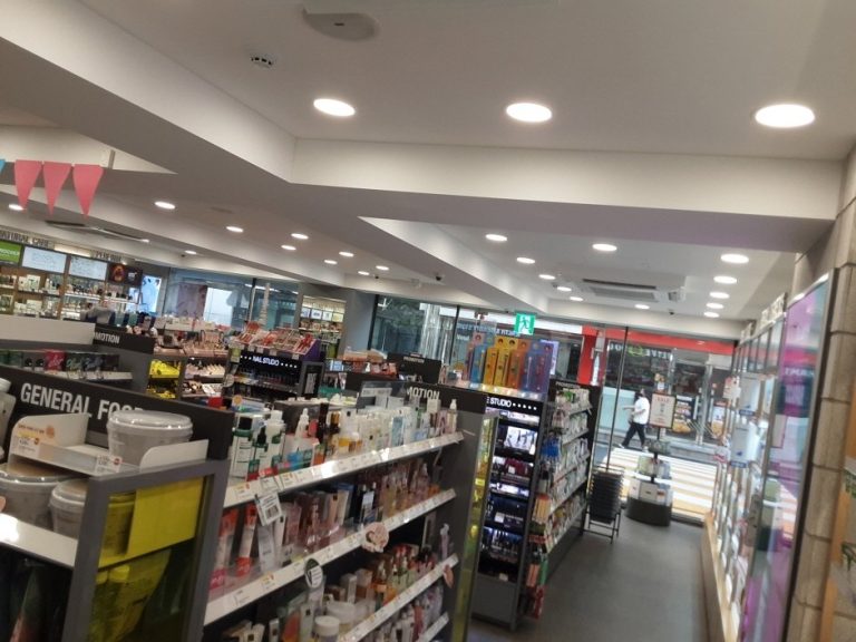 Olive Young – Apgujeong Branch [Tax Refund Shop] (올리브영 압구정)