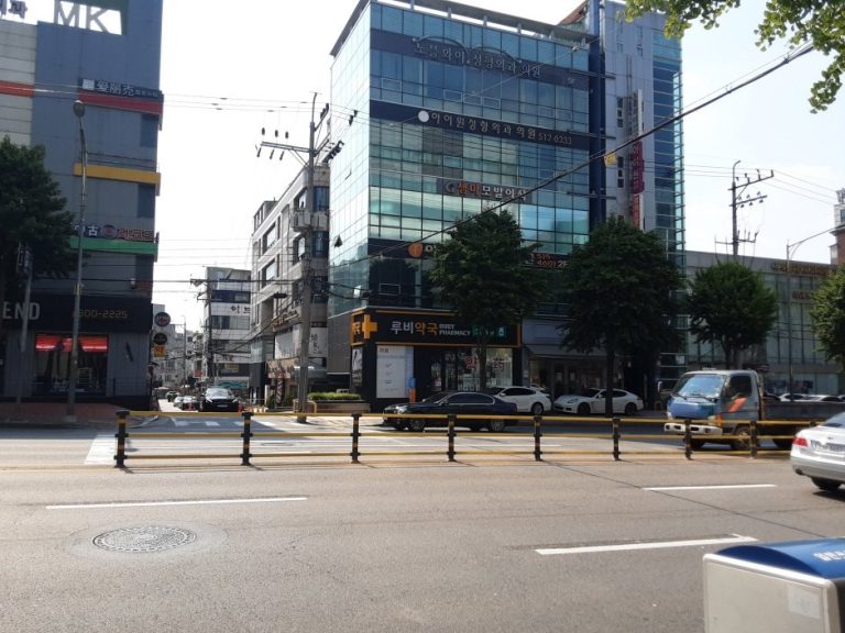 Iwant Plastic Surgery Clinic [Tax Refund Shop] (아이원성형외과)