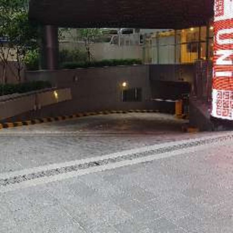 Uniqlo – Sinsa Branch [Tax Refund Shop] (유니클로 신사)