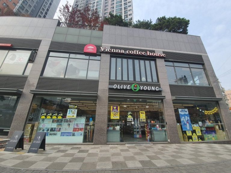 Olive Young – Jangseungbaegi Station Branch [Tax Refund Shop] (올리브영 장승배기역)