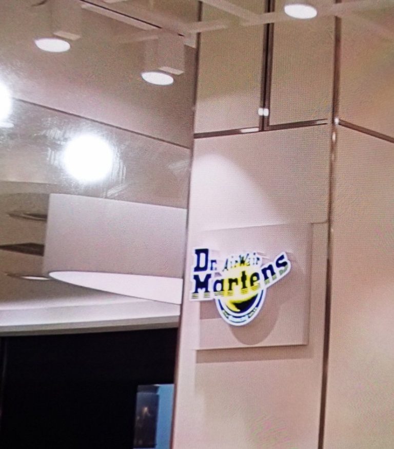 Dr. Martens – TIMES SQUARE Branch [Tax Refund Shop] (닥터마틴 타임스퀘어점)