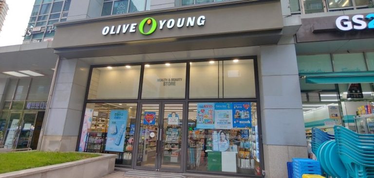 Olive Young – Gongdeok Station Branch [Tax Refund Shop] (올리브영 공덕역)