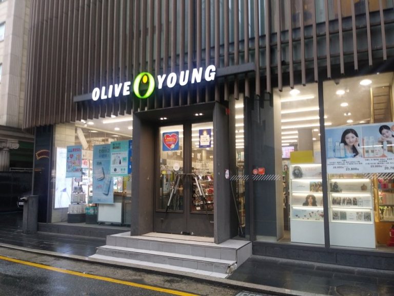 Olive Young – Cheongdam Sageori Branch [Tax Refund Shop] (올리브영 청담사거리)