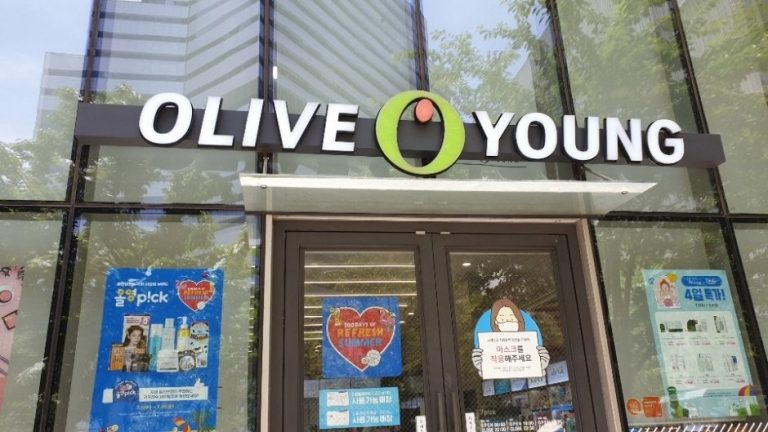 Olive Young – Sinyongsan Station Branch [Tax Refund Shop] (올리브영 신용산역)