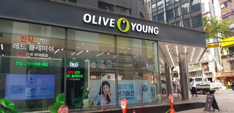 Olive Young – Myeong-dong Main Branch [Tax Refund Shop] (올리브영 명동본점)