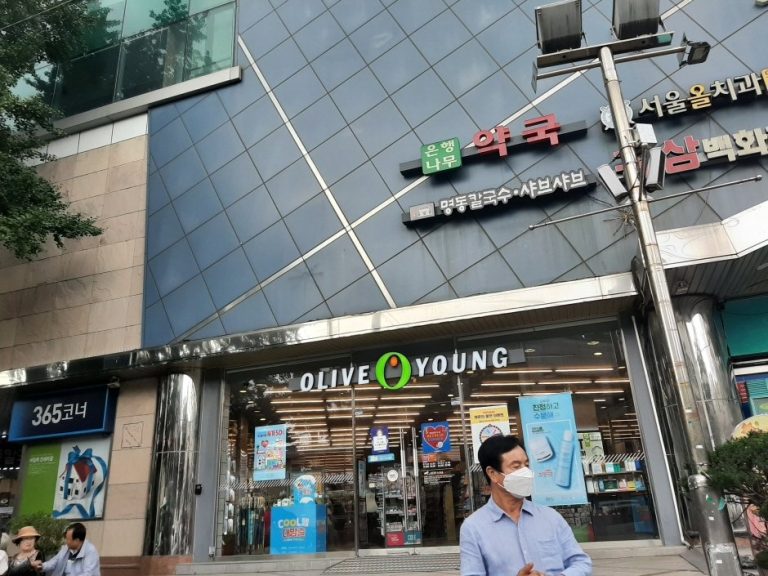 Olive Young – Eunhaengnamu Sageori Branch [Tax Refund Shop] (올리브영 은행나무사거리)