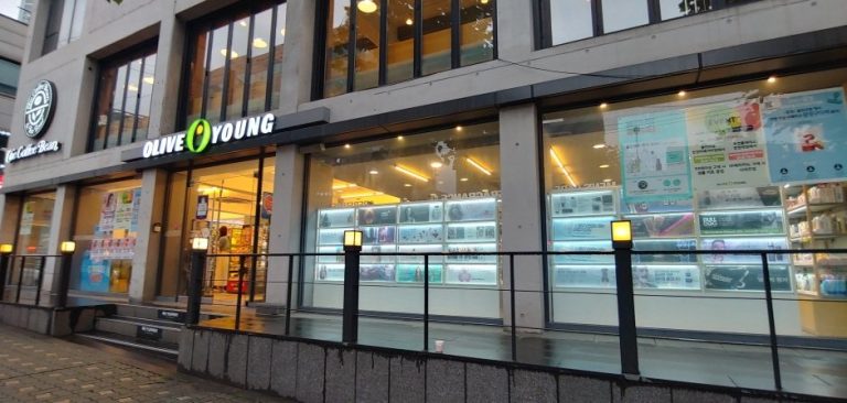 Olive Young – Hapjeong Café Street Branch [Tax Refund Shop] (올리브영 합정카페거리)