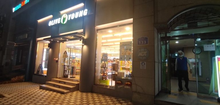 Olive Young – Sinchon Rotary Branch [Tax Refund Shop] (올리브영 신촌로터리)