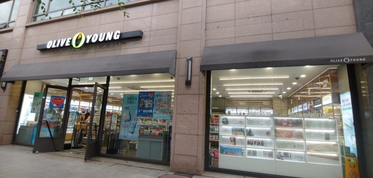 Olive Young – Aeogae Station Branch [Tax Refund Shop] (올리브영 애오개역)