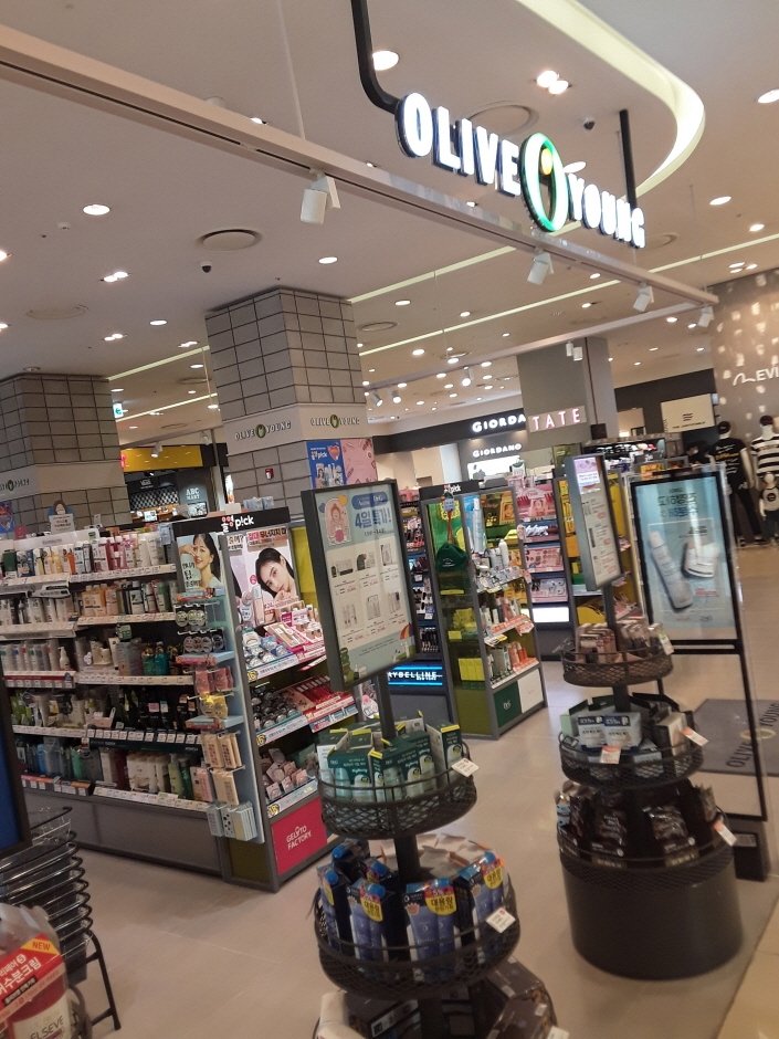 Olive Young – Gasan Digital Complex Station Branch [Tax Refund Shop] (올리브영 가산디지털단지역)