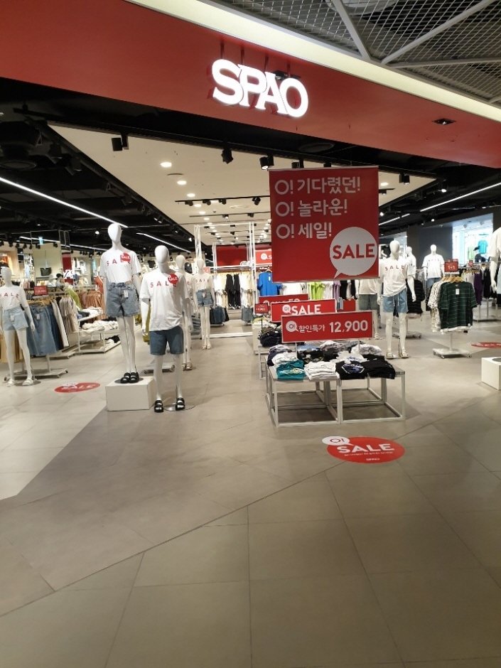 EW Spao – AK & Hongdae Branch [Tax Refund Shop] (EW 스파오 AK&홍대)