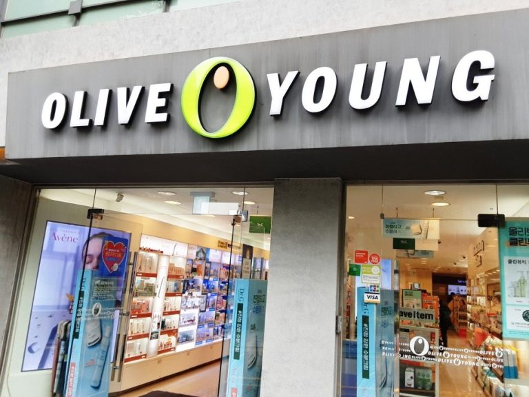 Olive Young – Sinchondaero Branch [Tax Refund Shop] (올리브영 신촌대로)