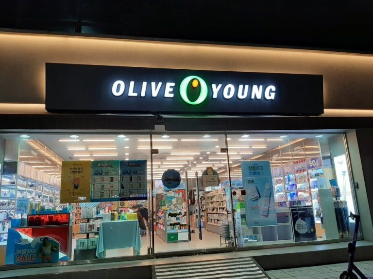 Olive Young – Seocho Station Branch [Tax Refund Shop] (올리브영 서초역)