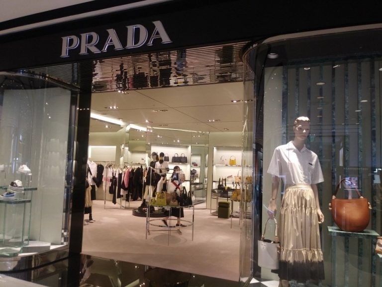 Prada – Galleria Luxury Hall West Branch [Tax Refund Shop] (프라다 갤러리아WEST)