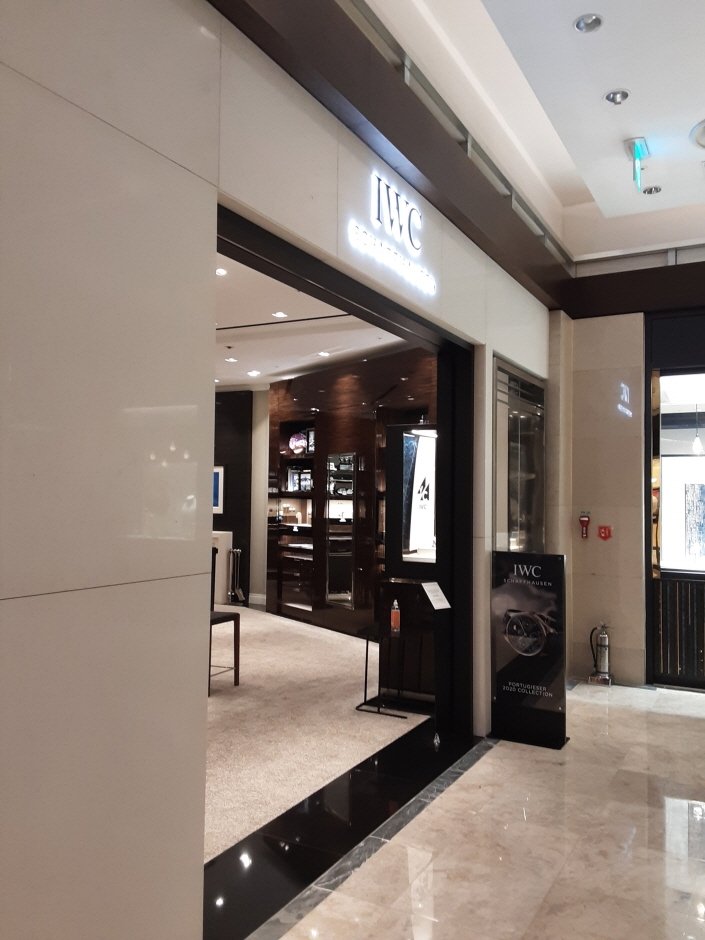 IWC – Lotte Avenuel Branch [Tax Refund Shop] (아이더블유씨 롯데에비뉴엘점)