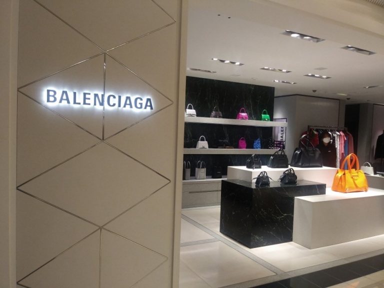 Balenciaga – Galleria Branch [Tax Refund Shop] (발렌시아가 갤러리아)