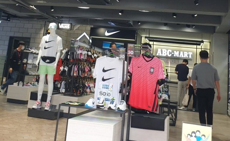 ABC-Mart – Hongik Univ. Station Branch [Tax Refund Shop] (ABC마트 GS홍대역점)