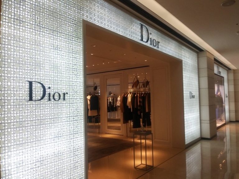 Dior – Hyundai Apgujeong Main Branch (2F) [Tax Refund Shop] (디올 현대 본점 2층)