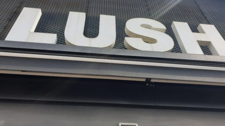 Lush Korea – Gyeongnidangil Branch [Tax Refund Shop] (㈜러쉬코리아 경리단길점)