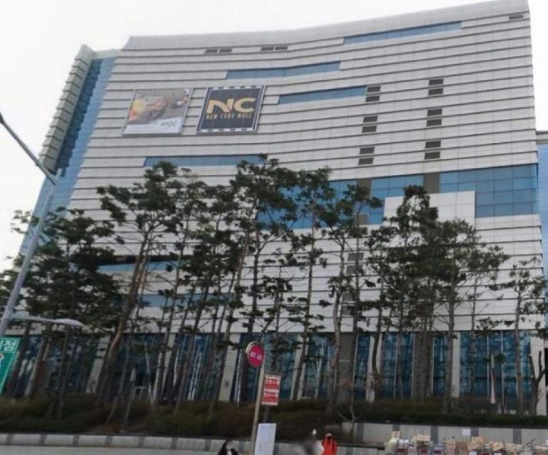 Izzat Baba – Hyundai Garden5 Branch [Tax Refund Shop] (아이잗바바 현대가든파이브)