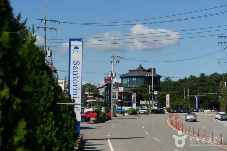 Gubongsan Observatory Café Street (구봉산 전망대 카페거리)