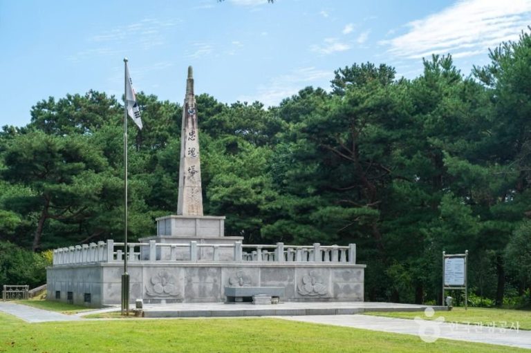 Chungju Tangeumdae Height & Park (충주 탄금대와 탄금대공원)