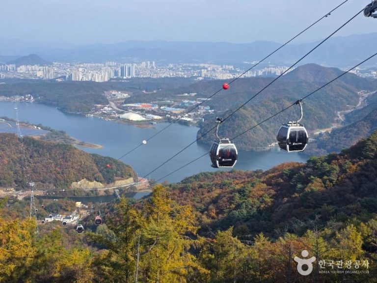 Chuncheon Samaksan Mountain Lake Cable Car (춘천 삼악산 호수케이블카)