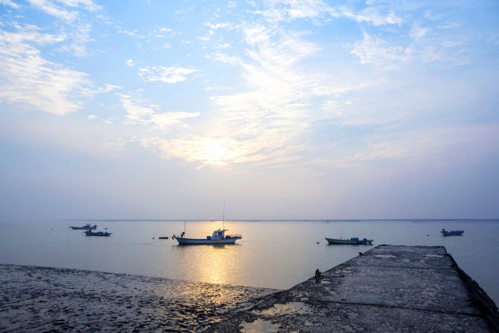 Donggeomdo (Trail, Campground, Art Cinematheque) (동검도(나들길,캠핑,예술극장))