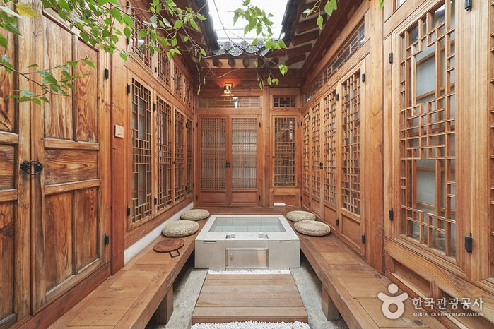 Of one book and stay (일독일박)