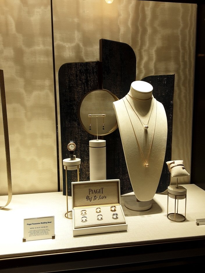 Piaget – LOTTE Department Store Myeongdong Avenuel Branch [Tax Refund Shop](피아제 롯데백화점 본점 에비뉴엘)