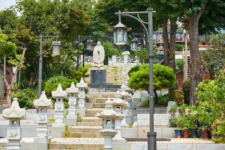Cheongil Jogyeji Stairway (청일조계지 경계 계단)