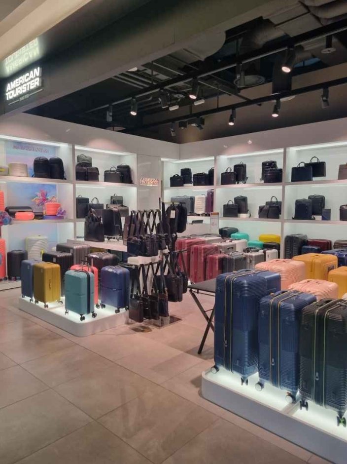 American Tourister – Hyundai Outlets Dongdaemun Branch [Tax Refund Shop](아메리칸투어리스트 현대아울렛 동대문점)