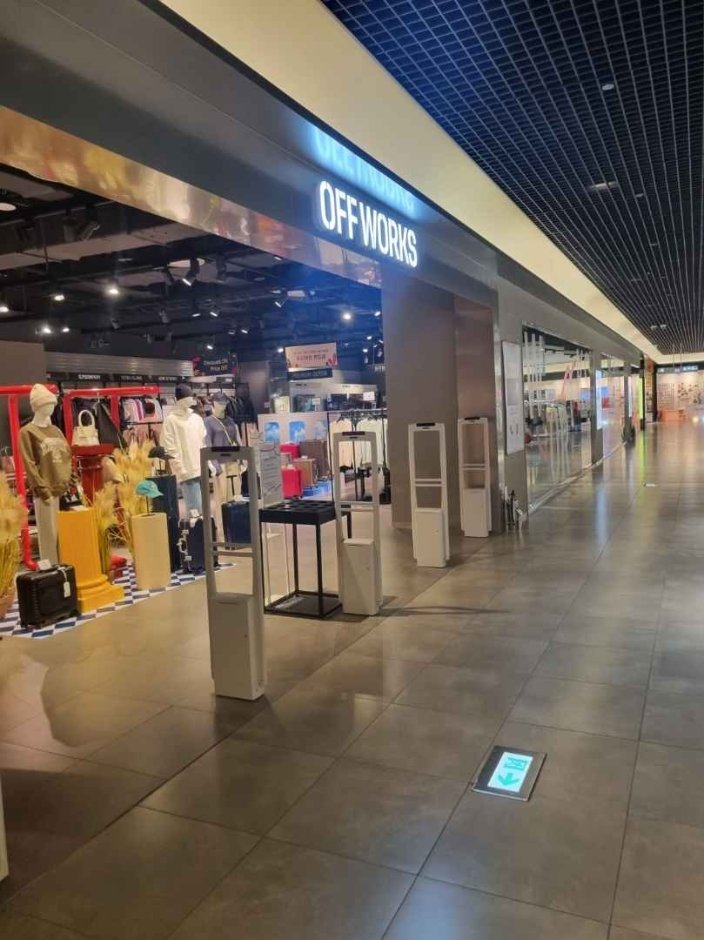 offWorks – Hyundai Outlets Dongdaemun Branch [Tax Refund Shop](오프웍스 현대아울렛 동대문점)