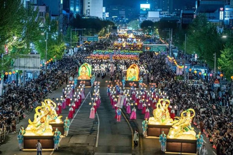 Yeon Deung Hoe (Lotus Lantern Festival) (연등회)