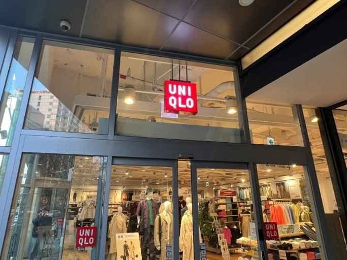 Uniqlo – Sinsa Branch [Tax Refund Shop] (유니클로 신사점)