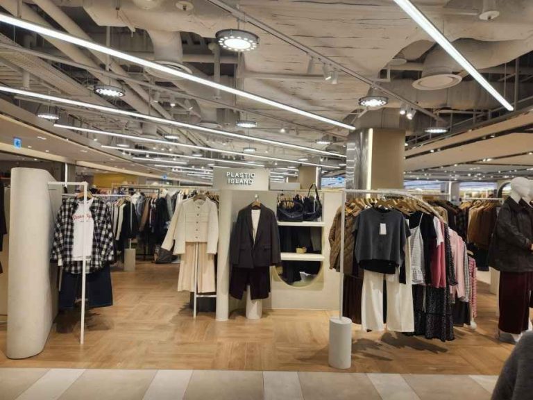 Plastic Island – TIMES SQUARE Branch [Tax Refund Shop](플라스틱아일랜드 타임스퀘어점)