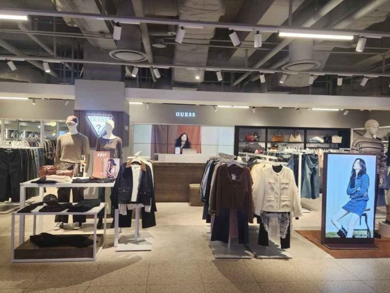 Guess Jeans – TIMES SQUARE Branch [Tax Refund Shop](게스진 타임스퀘어점)