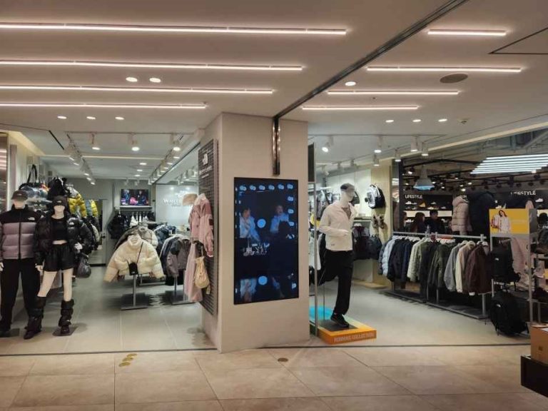 The North Face White Label – TIMES SQUARE Branch [Tax Refund Shop](노스페이스화이트라벨 타임스퀘어점)