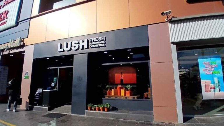 Lush – Itaewon Station Branch [Tax Refund Shop](러쉬 이태원역점)