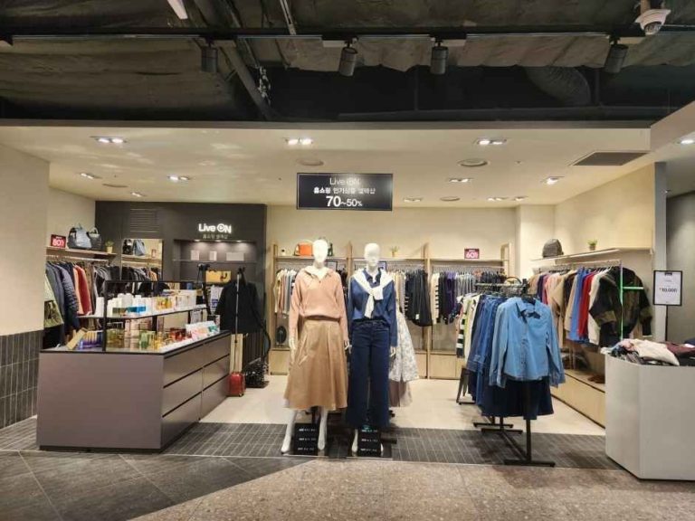 Live On – NC Singuro Branch [Tax Refund Shop](라이브온 NC 신구로점)