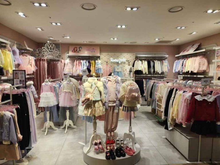 Roem Girls – NC Singuro Branch [Tax Refund Shop](로엠걸즈 NC 신구로점)