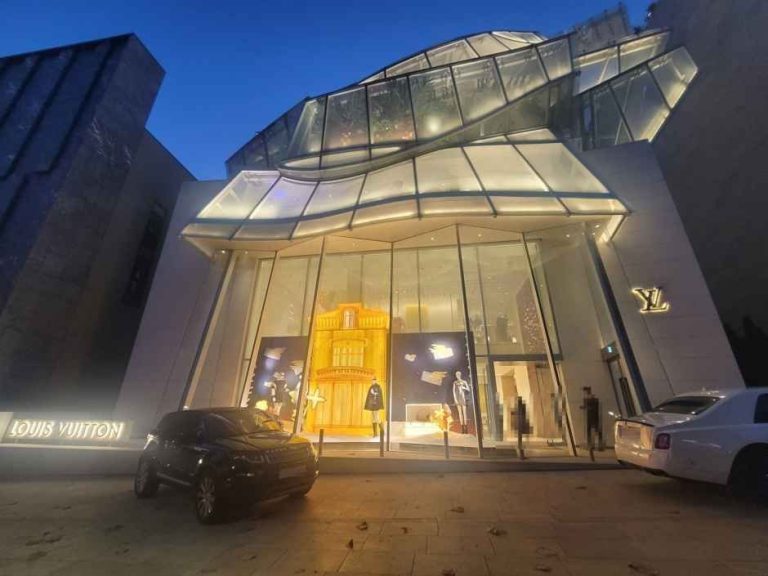Louis Vuitton Maison Seoul [Tax Refund Shop](루이비통 메종 서울)