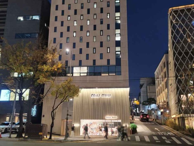 Miu Miu – Cheongdam Branch [Tax Refund Shop](미우미우 청담점)