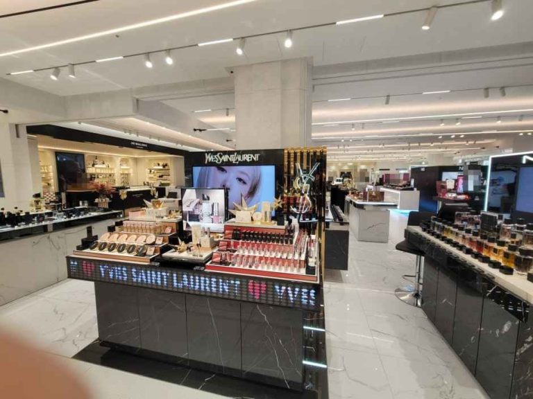 Yves Saint Laurent Beauty Galleria Department Store Luxury Hall WEST Branch [Tax Refund Shop](입생로랑뷰티 갤러리아백화점 명품관 WEST점)