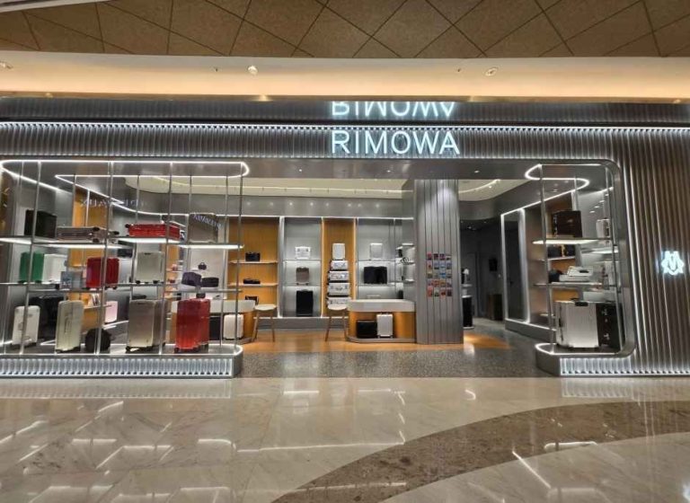 Rimowa – LOTTE Department Store Jamsil Avenuel Branch [Tax Refund Shop] (리모와 롯데백화점 에비뉴엘 잠실점)
