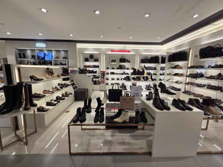 KUMKANG Shoes Hyundai Department Store Sinchon Branch [Tax Refund Shop](금강제화 현대백화점 신촌점)