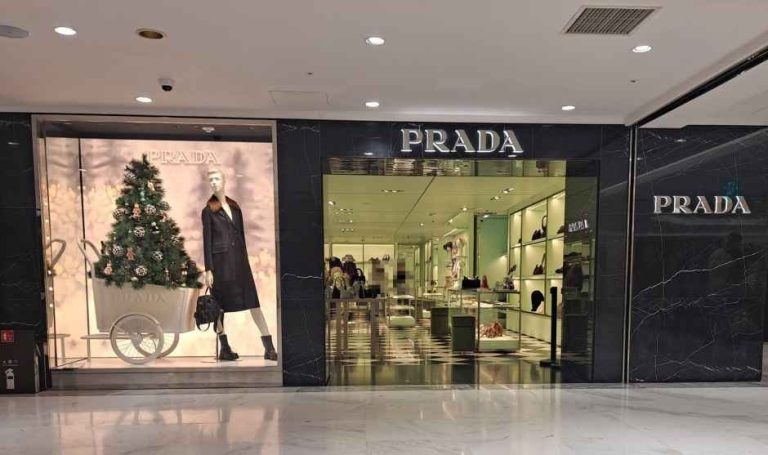 Prada – Lotte Department Store Main Branch [Tax Refund Shop](프라다 롯데백화점 본점)